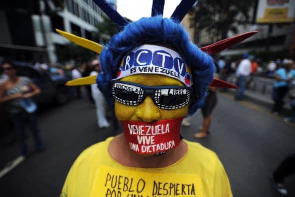 La multiplicación de las protestas callejeras en el país en los últimos años, que según cifras del grupo local de derechos humanos Provea pasaron de 459 en el 2006 a 1,053 el año pasado, son un indicador del aumento del descontento hacia la gestión de Chávez.