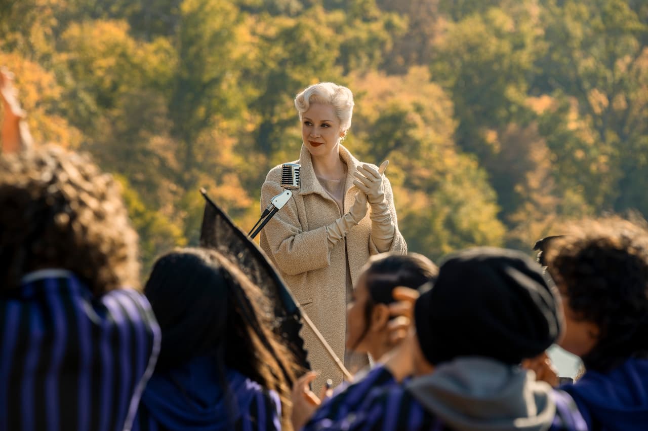 La directora Larissa Weems en 'Wednesday'.