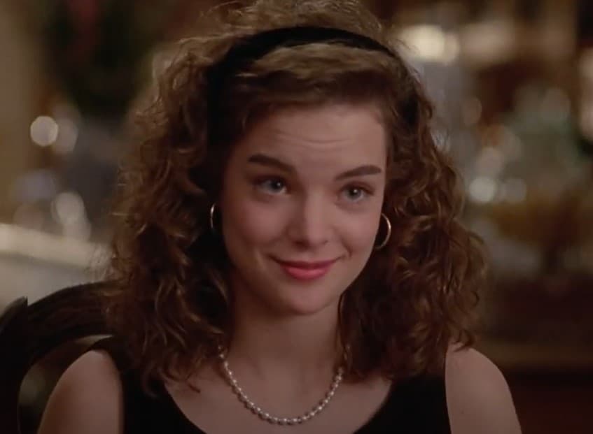 <b>La novia </b>
<br>Kimberly Williams-Paisley era Annie Banks-MacKenzie en ‘El padre de la novia’ de 1991. La encantadora Annie sorprendió a todos en su familia cuando les reveló sus planes a futuro, los cuales incluían su boda.