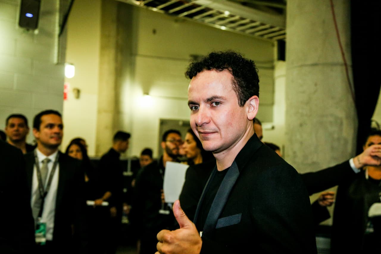 Una cosa fue lo que viste en televisión y otra lo que te perdiste. Pero, relax! Nuestro lente te trae el detrás de cámaras de la esta entrega de Premio Lo Nuestro.