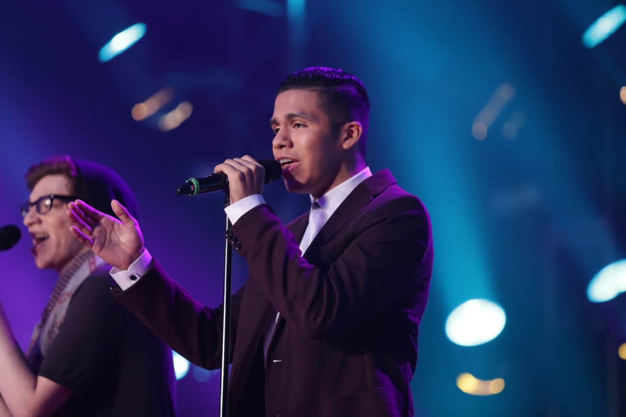 Esta ha sido la evoluvión de Jason en La Banda. Este chico made his momma proud! Jason es una inspiración para aquellos que han caído en las drogas. Las chicas no lo pasaron en su audición pero Ricky decidió darle una oportunidad y Jason se la comió con un tema de Bruno Mars.