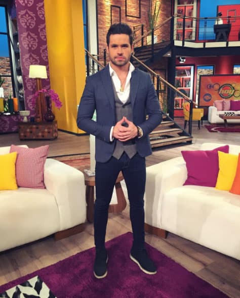 Eleazar Gómez es un actor y cantante mexicano, conocido por sus grandes actuaciones en las mejores telenovelas.