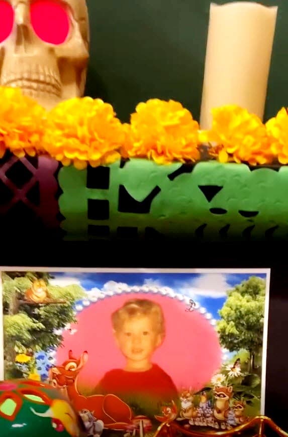 "
<b>Mi hijita a los 2 años fue tras del patito que le habían regalado en su cumpleaños</b> y yo creo que el patito se echó a la alberca y ella quiso agarrar al patito y se cayó a la alberca", narró en el programa 'El minuto que cambió mi destino' en septiembre de 2018.
<br>