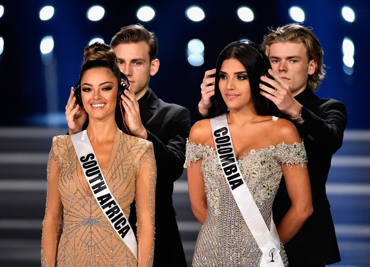 Laura González contestó: "Soy supremamente apasionada por lo que hago. Con pasión, tengo disciplina. Con pasión, entrego todo mi ser en cada escenario que piso. Así lo hice como actriz, así lo hice como Colombia, y no lo dudo que así lo haría como Miss Universo". 
<br>