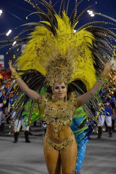 Los bailarines hacían que los asistentes trataran de seguir sus pasos.