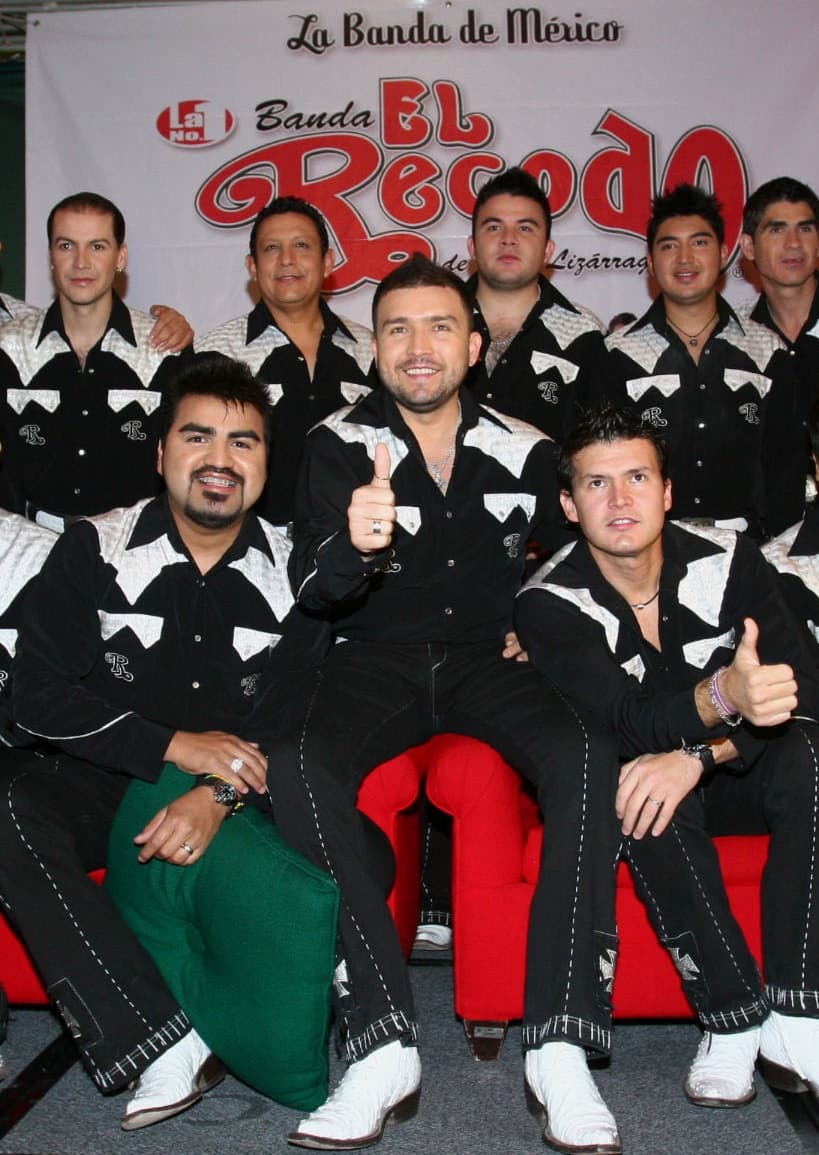 '
<b><a href="http://www.univision.com/temas/banda-el-recodo">El Recodo</a></b>' se volvió parte del CD de la telenovela, en donde 
<b><a href="http://www.univision.com/temas/jaime-camil">Jaime Camil</a>, Pandora, <a href="http://www.univision.com/temas/daniela-romo">Daniela Romo</a></b>, entre otros también colaboraron.