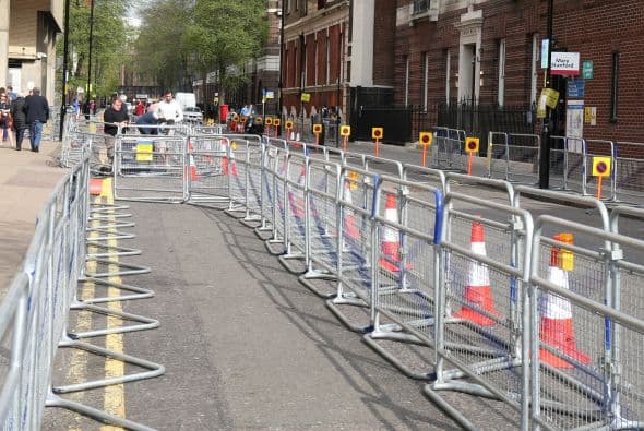 El segundo hijo del matrimonio real está por llegar y a las afueras del hospital Saint Mary de Paddington ya está todo listo para recibir a Kate.