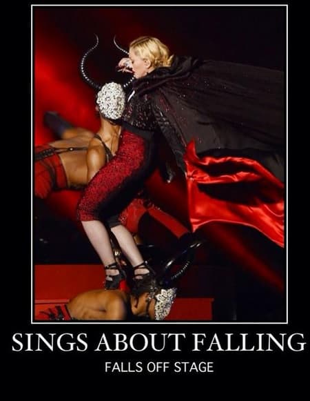 ¡Pobre! Se dio tremendo golpe.