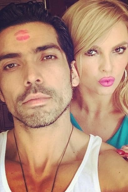 A Marjorie le fascina dar este tipo de detallitos, y hasta deja la prueba.