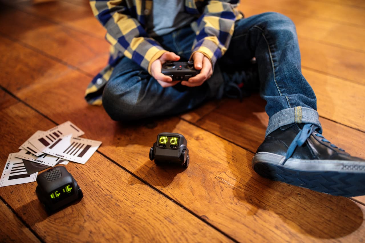 “Cualquier juguete más reciente, cualquier cosa que se lance, nueva, definitivamente sería algo que los consumidores deberían comprar antes. 
<b>Mi recomendación es que no esperes hasta Navidad para hacer tus compras de juguetes”</b>, dijo Gupta.