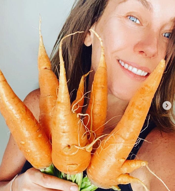 "Mi mamá era diseñadora gráfica y hacía cuadros, exposiciones, clases, pero 
<b>le encantaba decorar todos sus platos</b>. Decoraba con flores", narró. 
<br>