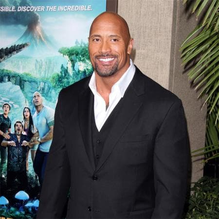 Por parte de sus seguidores, Eiza recibió muchos comentarios y llamó la atención uno en especial: el del actor y luchador 
<b><a href="https://www.univision.com/temas/dwayne-johnson">Dwayne Johnson</a></b>, mejor conocido como 'La Roca'.