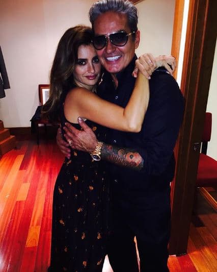 Oribe Canales era un estilista de origen cubano que obtuvo reconocimiento internacional en la década de los 90.