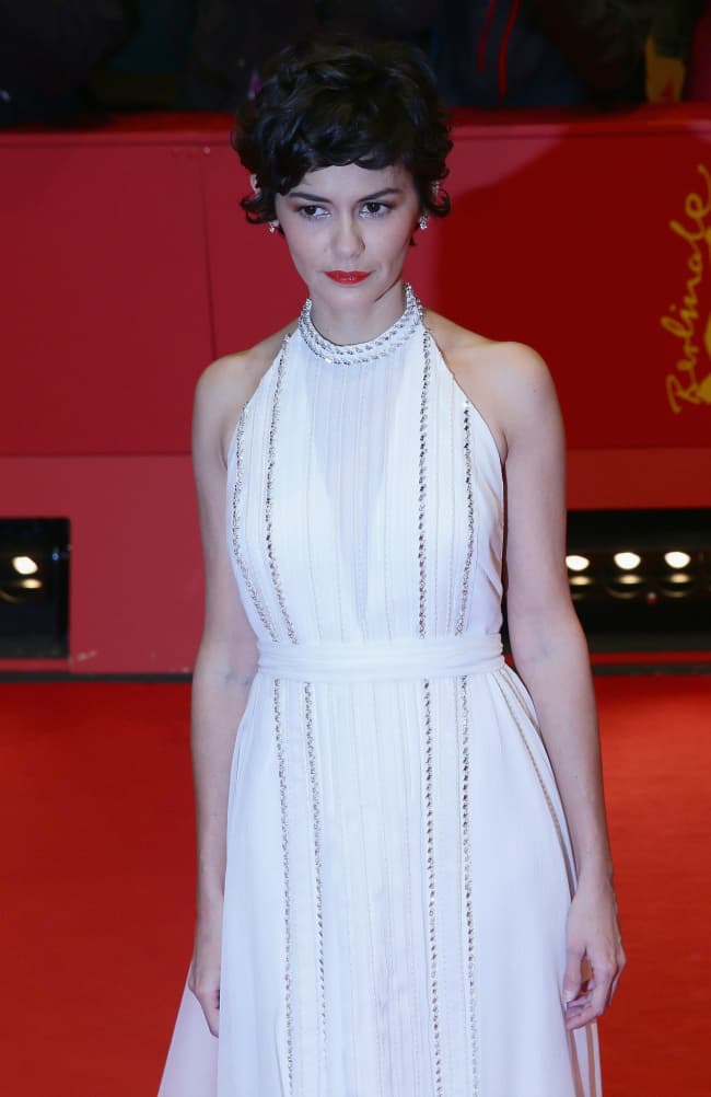 Audrey Tautou. Es una de las actrices francesas más famosas de su generación. Ha llevado a la pantalla papeles como Amelie y la gran Coco Chanel. Y es precisamente Chanel quien la ha hecho parte importante de su imagen para moda y cosméticos por su alto parecido y personalidad con Coco.