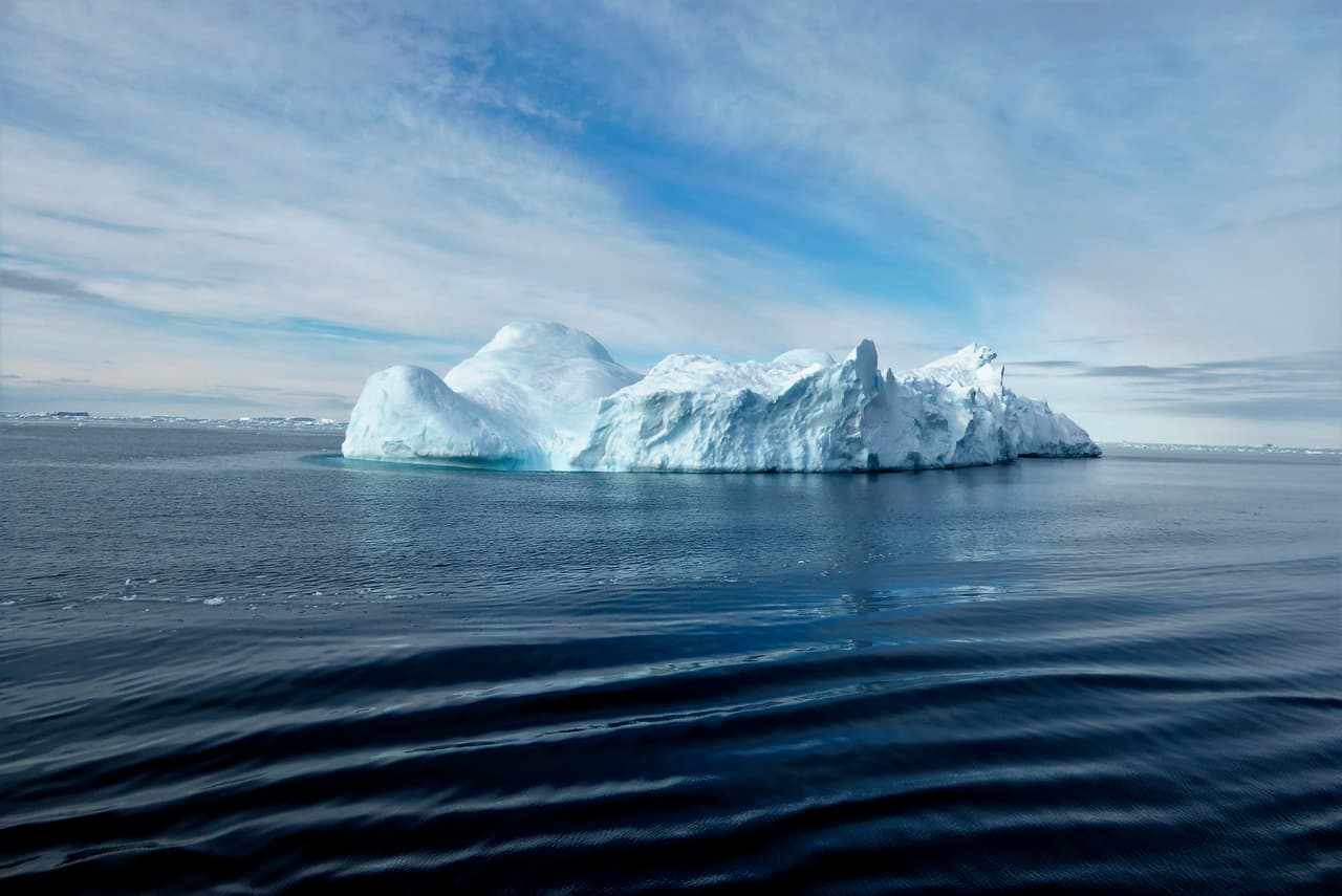 "Pudimos usar las bacterias en el aire sobre el Océano Austral como una herramienta de diagnóstico y descubrimos que es uno de los pocos lugares en la Tierra que se ha visto mínimamente afectado por las actividades de los seres humanos”, señaló el investigador Thomas Hill, coautor del estudio.
<br>