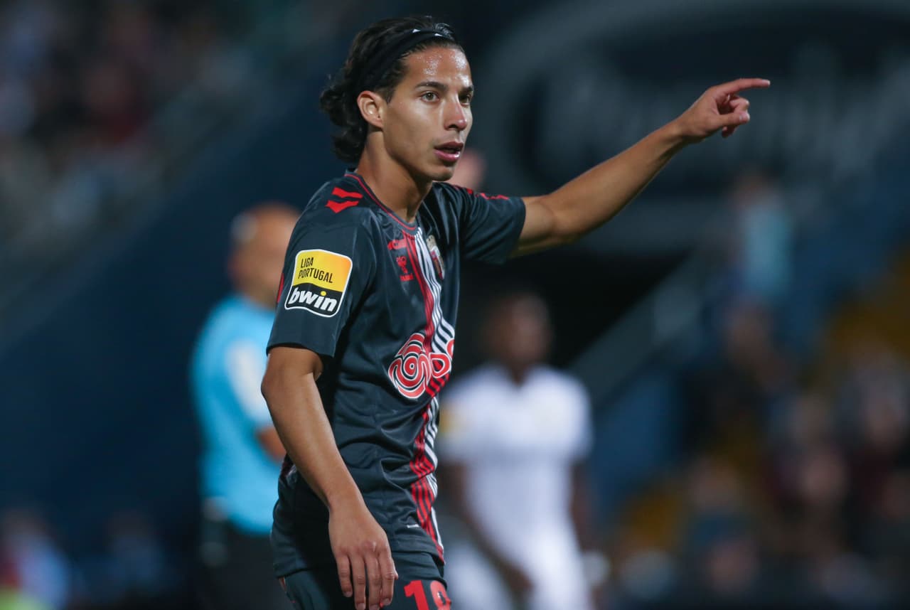 Fichaje de Diego Lainez a Tigres está a una firma de distancia