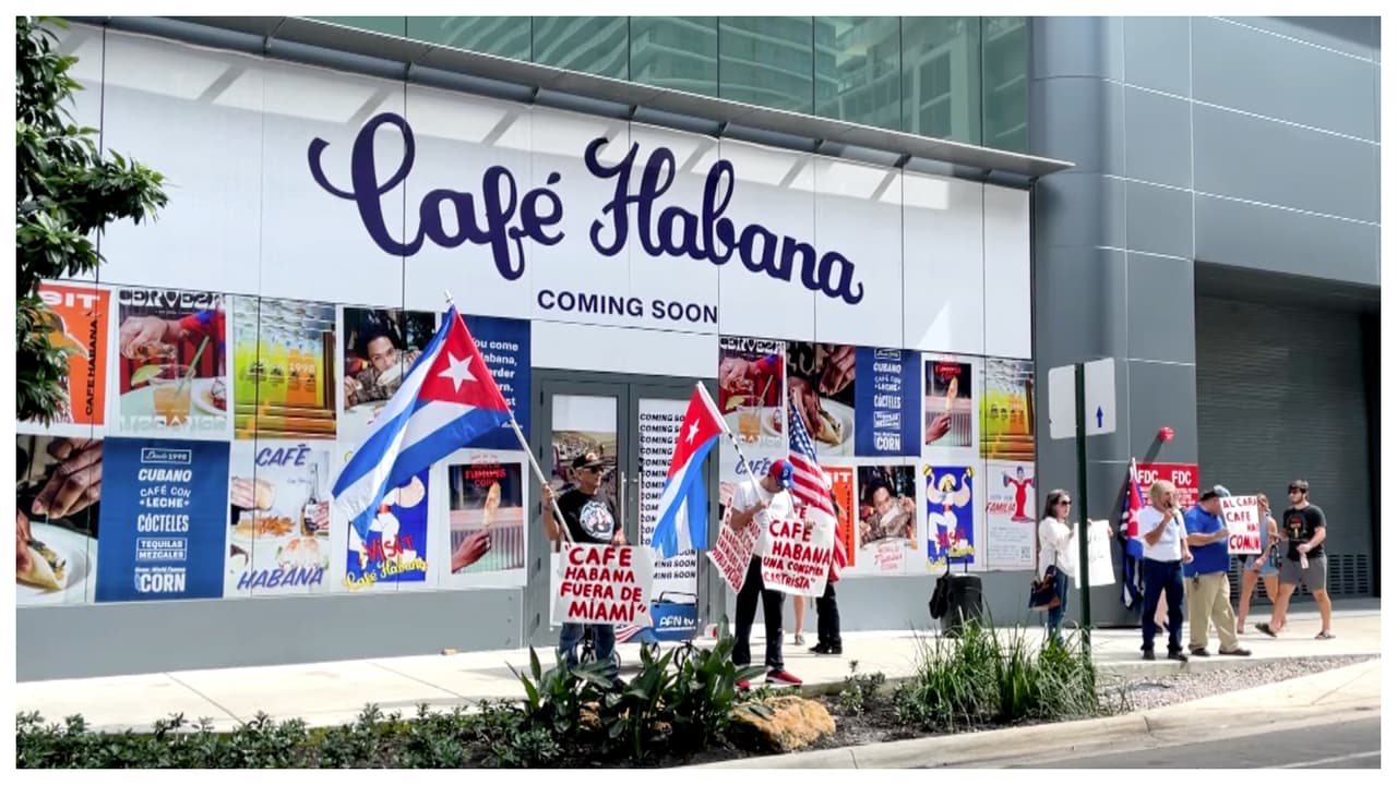 Protestan en Miami frente a restaurante que enaltece a Fidel Castro y al ‘Che’ Guevara