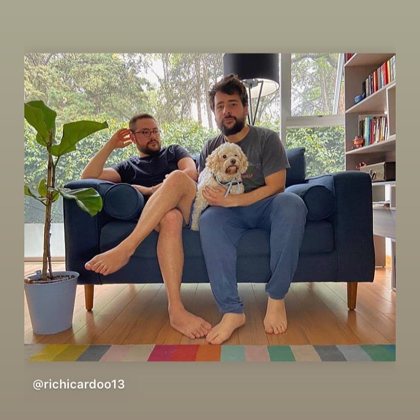 <b>La pareja lleva más de 12 años juntos</b>, según han publicado algunos medios como Las Estrellas y por la foto anterior recibió decenas de comentarios, entre ellos de sus seguidores que aún lo recuerdan como Carlitos. "
<b>Eterno Carlitos Bracho, te amamos</b>".