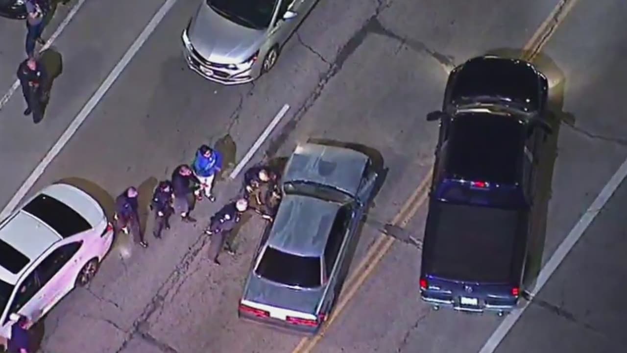 Bizarra persecución termina con dos detenidos, uno de ellos, un hombre que intentó ayudar a la policía