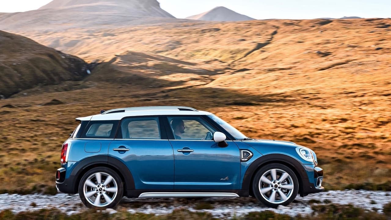 <h3 class="cms-h3-H3">9. Mini (57 puntos)</h3>
<br>Los dos modelos de la marca de compactos de BMW consideraron en el estudio subieron sus indices de confiabilidad. La confiabilidad del 
<b>Cooper</b> subió al promedio, mientras que la del 
<b>Countryman</b> superó al promedio.
<br>Modelo más confiable:
<b> Mini Countryman</b>
<br>Modelo menos confiable: 
<b>Mini Cooper</b>