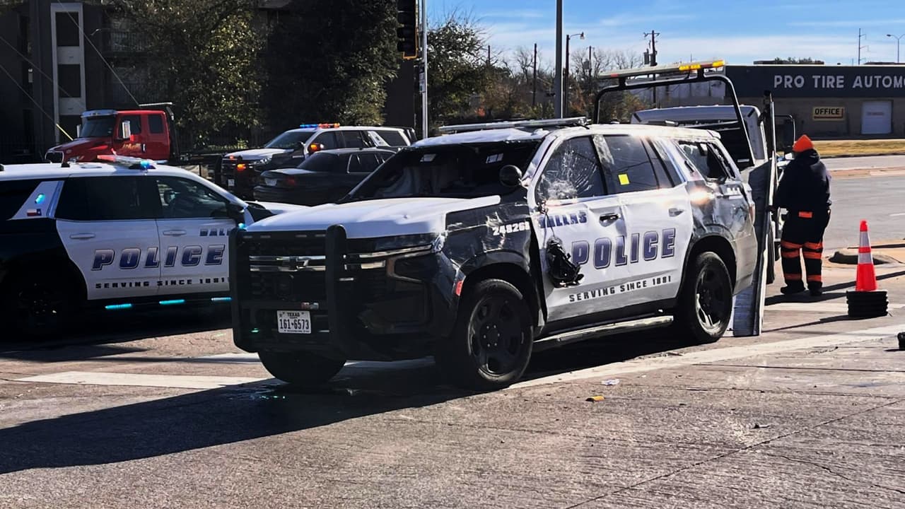 Oficiales de la Policía de Dallas chocan y vuelcan cuando atendían un reporte