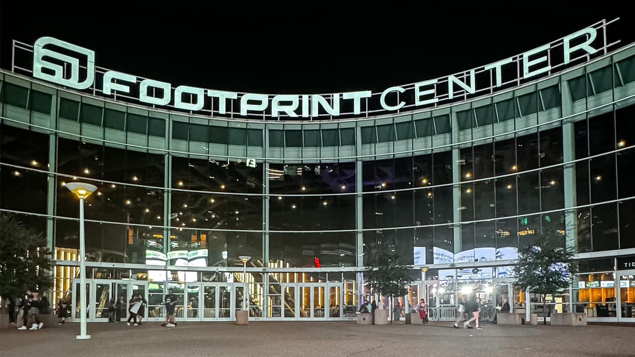 <b>¿Aún hay boletos disponibles para el concierto?</b>
<br>Si deseas asistir, puedes adquirir tus boletos a través del sistema 
<a href="https://www.ticketmaster.com/event/19005F529F5619C5" target="_blank">Ticketmaster</a>. Podrás adquirir boletos en taquilla del Footprint Cente estará abierta a partir de las 3 p.m.