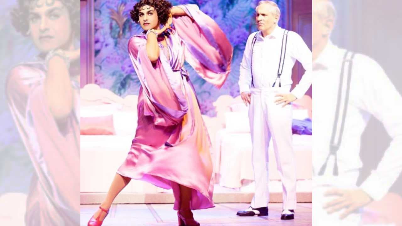 Ariel Miramontes en la obra de teatro 'Sugar'.