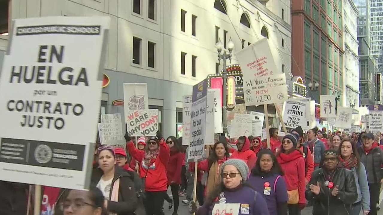 Los maestros de Chicago se reúnen y regresan a la mesa de negociaciones en su tercer día de huelga