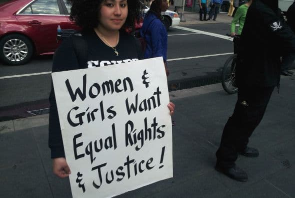 Rose Daraz es una estudiante en Temple University. Ella tiene una gran pasión por diferentes causas sociales incluyendo la igualdad para la mujer.