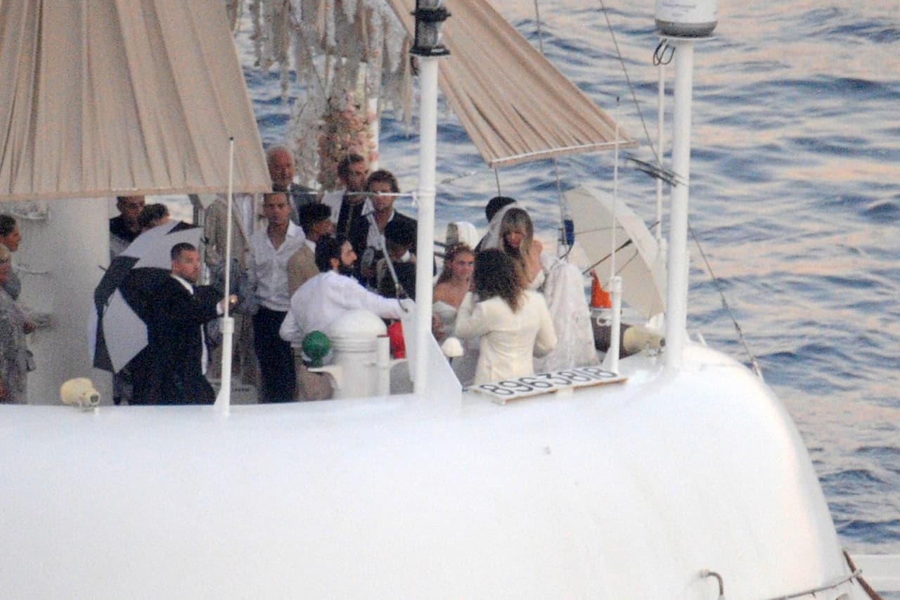 Heidi Klum conoció a Tom Kaulitz en febrero de 2018 y 
<b><a href="https://www.univision.com/entretenimiento/la-tercera-es-la-vencida-heidi-klum-se-compromete-con-su-novio-16-anos-menor-fotos">en diciembre del mismo año se comprometieron</a></b>.