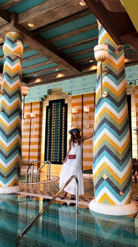 Obviamente la Flaca no podía dejar de visitar el spa, el cuál tiene una enorme piscina.