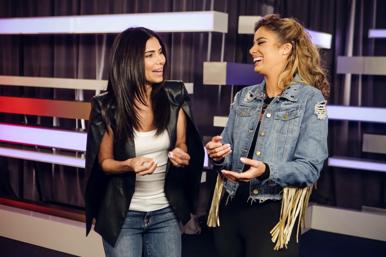 En nuestro set digital recibimos la visita de Roselyn Sánchez, que habló de la gran emociónm que siente al regresar a Latin GRAMMY como conductora.