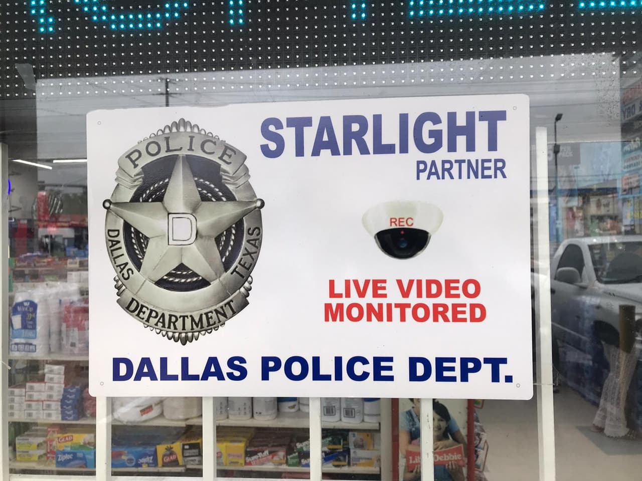 Según el Departamento de Policía, Starlight ha ayudado con la reducción del crimen en la ciudad.
<br>
<br>