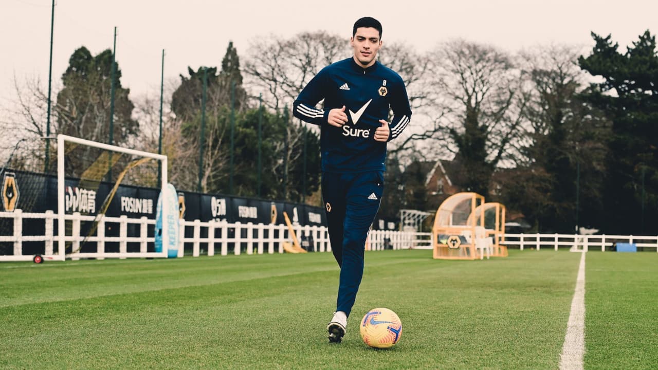 ¡Qué gran noticia! Raúl Jiménez ya toca el balón
