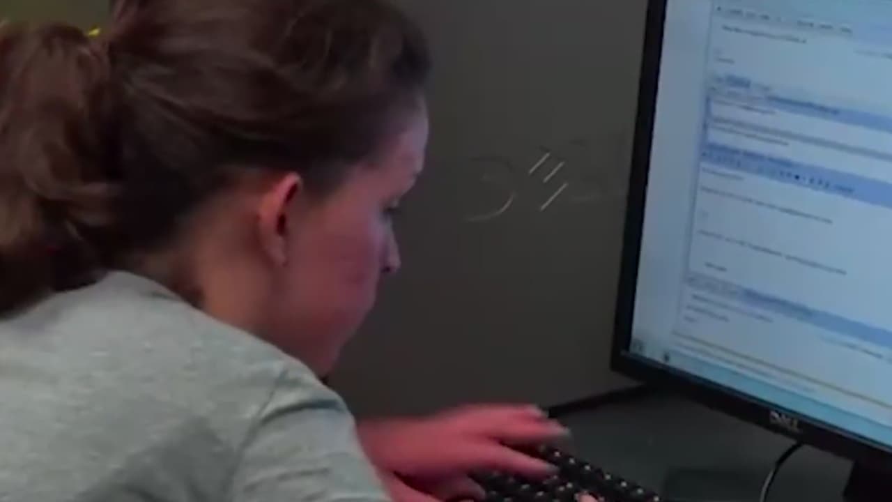 Estudiantes de Temple celebran orden de juez que rechaza eliminar programa de pagos estudiantiles