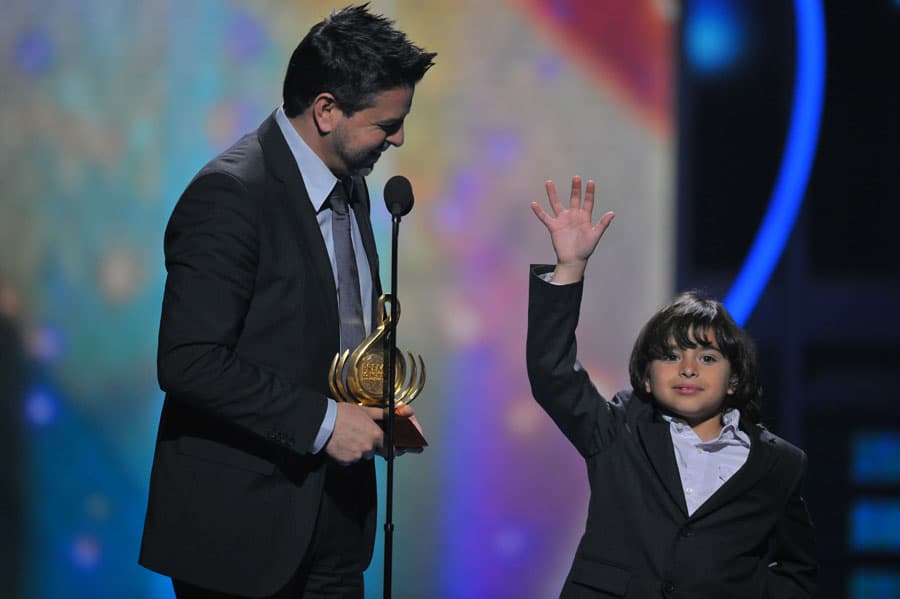 En 2010 Luis Enrique ganó en la categoría de Artista Tropical Masculino. Su pequeño hijo Luca subió con él a recibir el premio y fue uno de los momentos emotivos de esa noche.