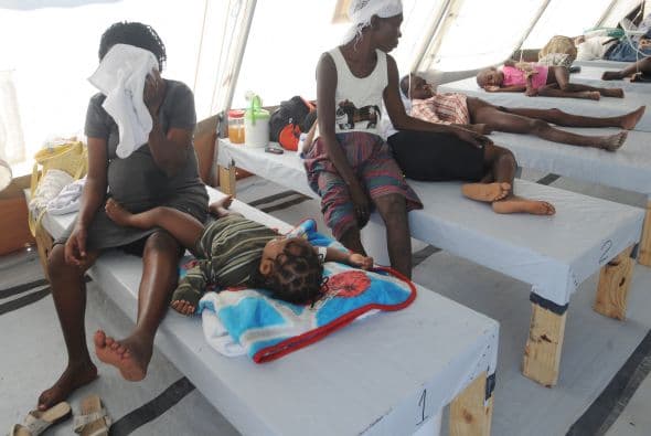 En el año que ha transcurrido, una crisis ha seguido a otra. Más de 230 mil personas al parecer murieron en el sismo, y más de un millón permanecen sin hogar. Estalló una epidemia de cólera y luego se realizaron elecciones que fueron ampliamente cuestionadas.