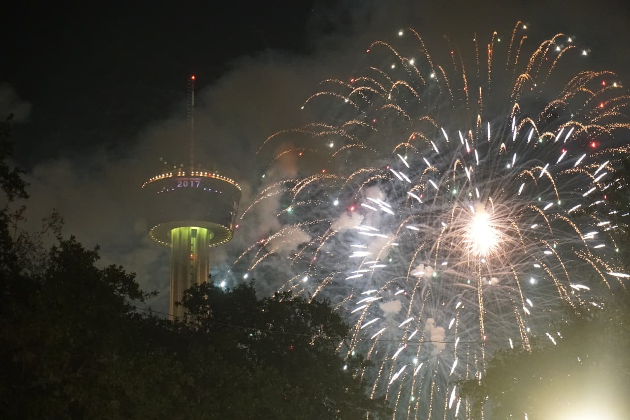 Por su parte la ciudad de Austin ocupó el primer lugar tanto en legalidad de fuegos artificiales, así como en lluvia pronosticada para el 31 de diciembre
<br>