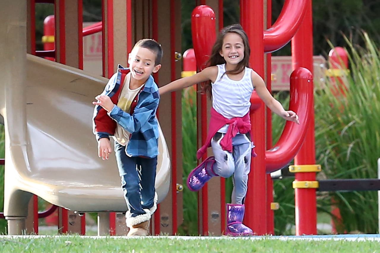 Emme y Max son unos niños muy felices.