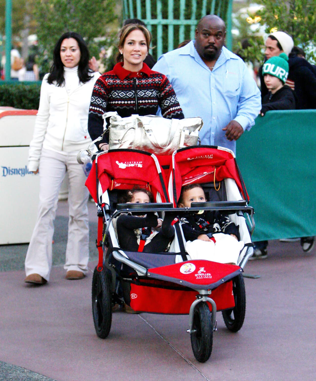 Uno de los primeros paseos de los gemelos fue por Disney.