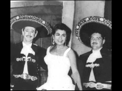Lola Beltrán fue otra de las mujeres favoritas del cantante de regional mexicano para que interpretara sus composiciones. Lola supo imprimir con su voz todo el sentimiento bravío que contienen las letras de José Alfredo.