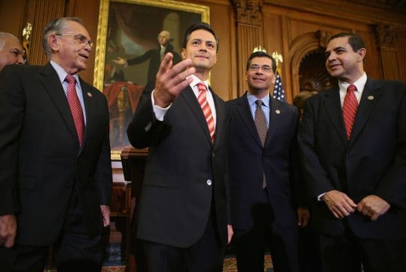 “Creo que compartimos por igual, México y Estados Unidos, un reto importante en la creación de empleos” y en otros asuntos que brinden más beneficios para ambos países, agregó el líder del Partido Revolucionario Institucional (PRI).