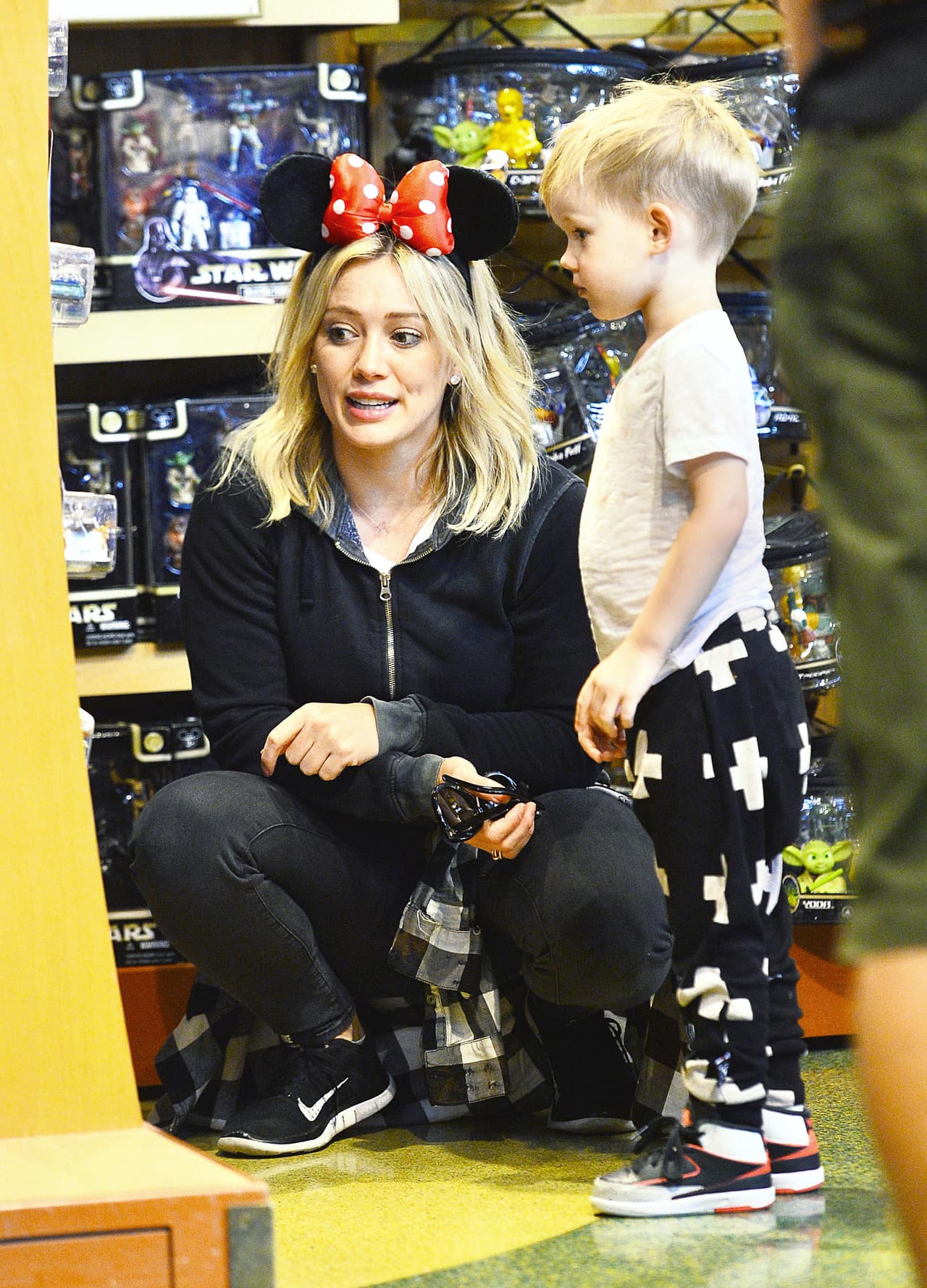 Al parecer, Luca es fan de Star Wars porque se detuvieron en esos juguetes.