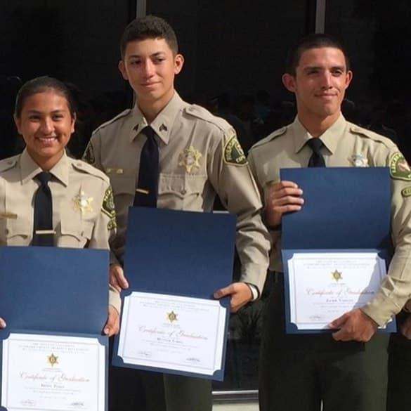 De acuerdo con el comunicado del RCSD, Hunter López "
<b>planeaba seguir los pasos de sus padres y convertirse en un ayudante del alguacil del condado de Riverside</b> después de regresar a casa de su despliegue actual".