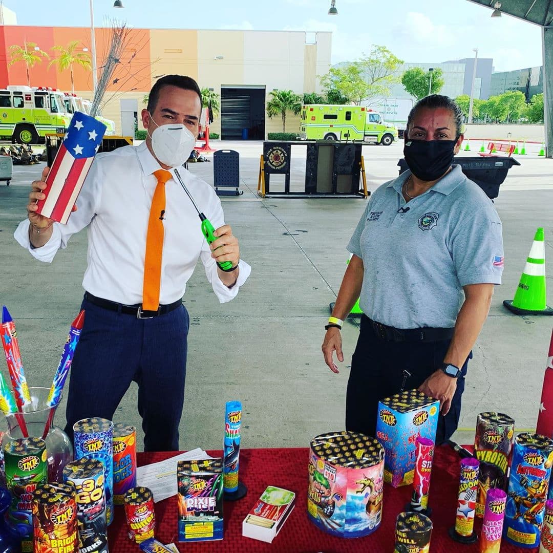 Con estas recomendaciones, Carlitos Calderón nos pide tener mucho cuidado con los fuegos artificiales durante este feriado del 4 de julio.