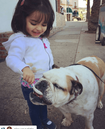 Aitana y Fiona lo comparten todo, hasta el helado.