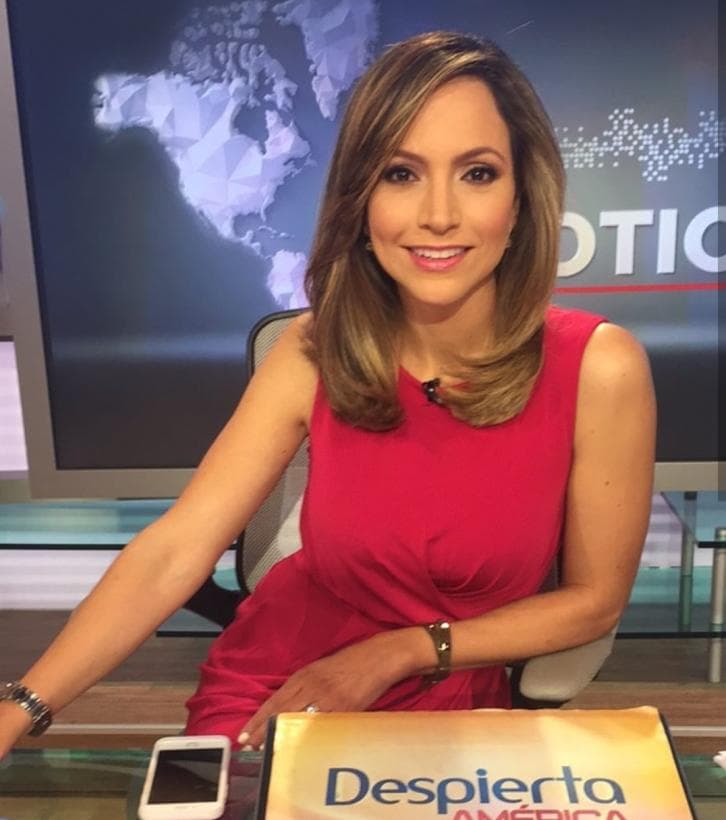 ¿Qué te parece el look de Satcha con el cabello mediano? La periodista hondureña conducía el show con este look hace 3 años.