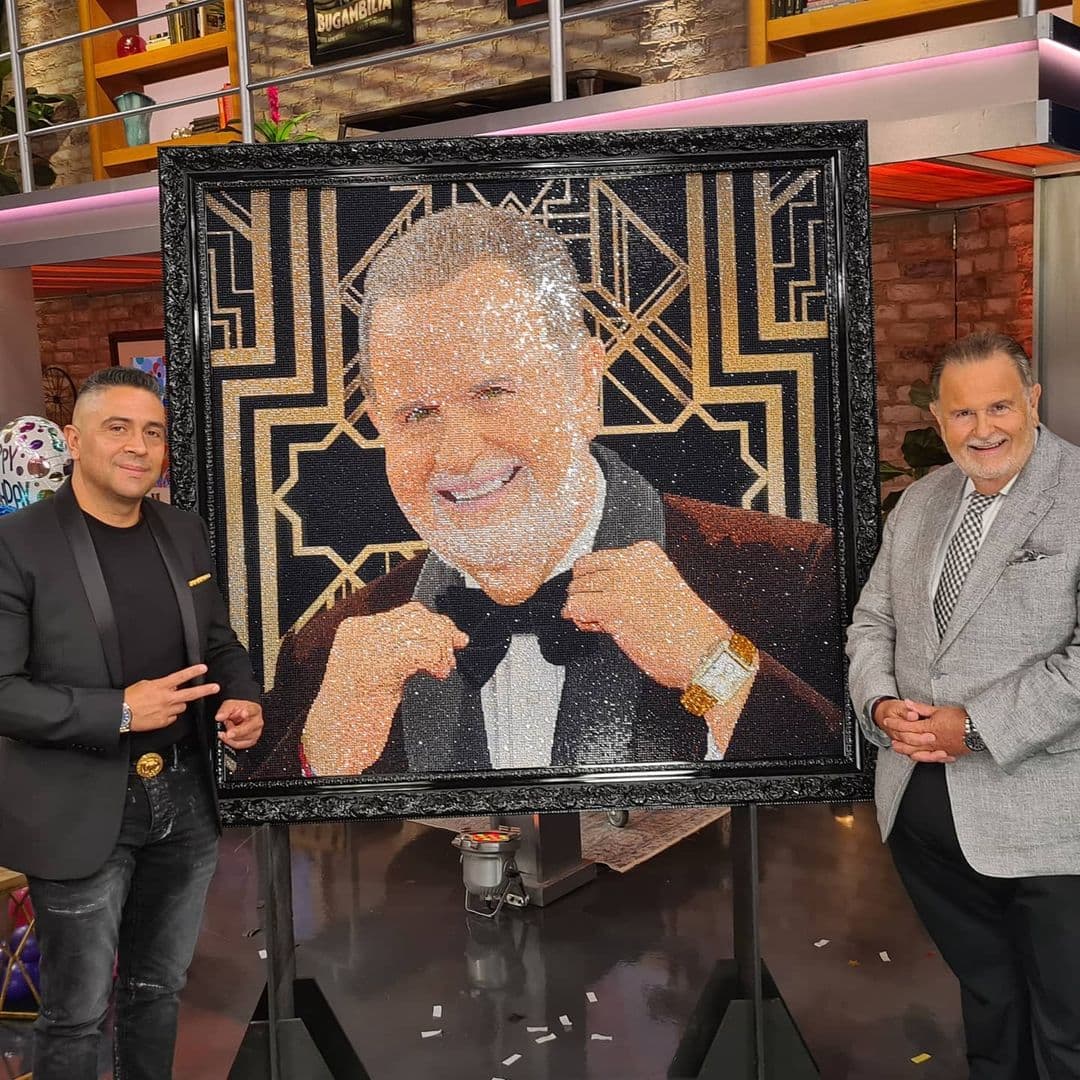 Durante la celebración de los 23 años del show,
<b><a href="https://www.univision.com/temas/el-gordo" target="_blank">Raúl de Molina</a></b> también recibió su propio retrato.