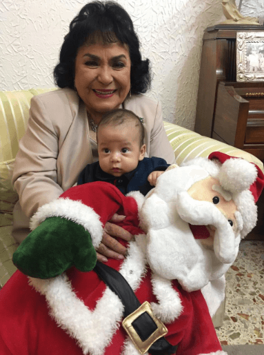 Carmen Salinas también recibió el 2019 en familia, en especial con su pequeño bisnieto.