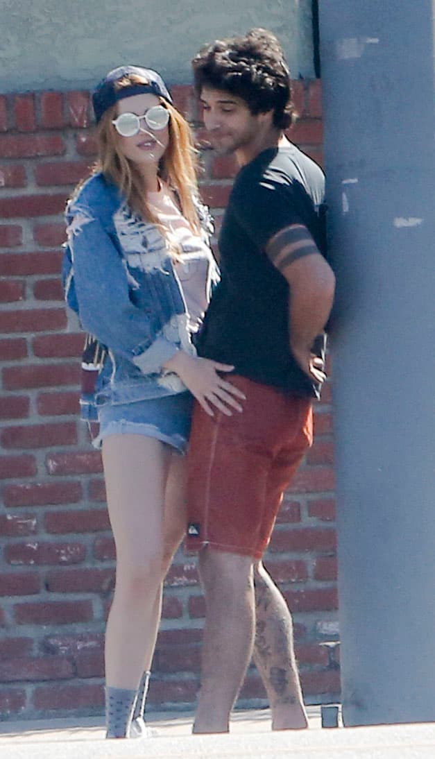 El actor de 'Teen Wolf' y la actriz de 'Scream' derrochando miel.